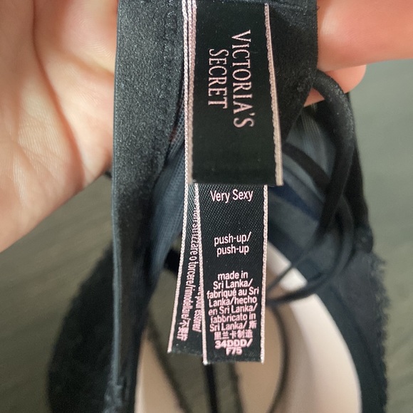 Victoria’s Secret Black 34DDD bra - Picture 3 of 3
